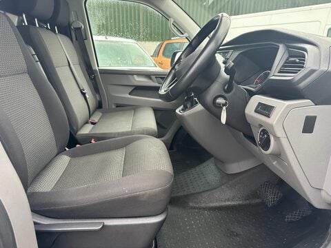 Volkswagen Transporter T28 TDI P/V HIGHLINE 12