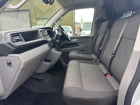 Volkswagen Transporter T28 TDI P/V HIGHLINE 15