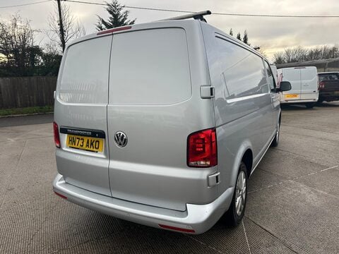 Volkswagen Transporter T28 TDI P/V HIGHLINE 8