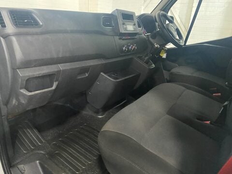 Renault Trucks Uk Master 35 L3H2 17