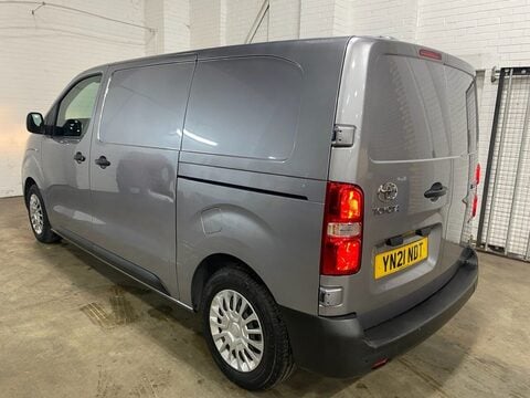 Toyota Proace L2 ICON CRC 8