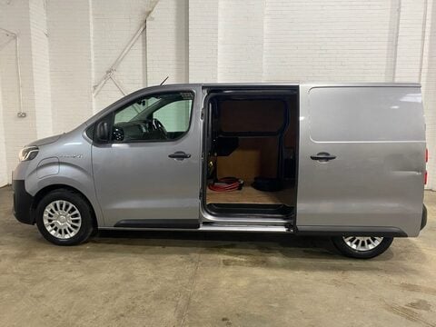 Toyota Proace L2 ICON CRC 10