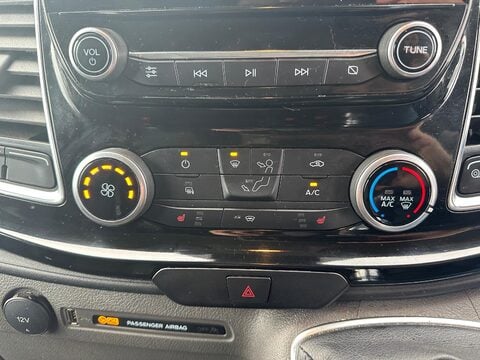 Ford Transit Custom 300 LIMITED P/V ECOBLUE 15