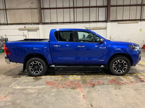 Toyota Hilux INVINCIBLE 4WD D-4D DCB 3