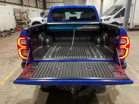 Toyota Hilux INVINCIBLE 4WD D-4D DCB 6