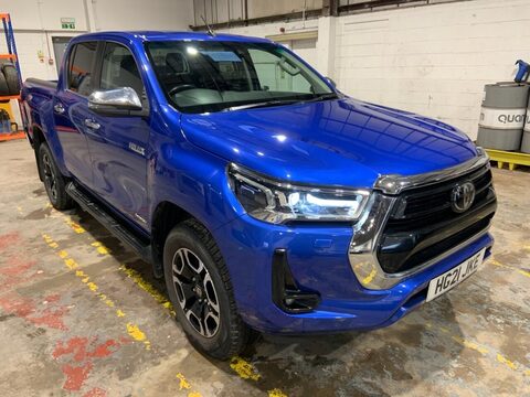 Toyota Hilux INVINCIBLE 4WD D-4D DCB 2