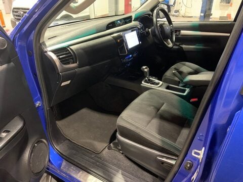 Toyota Hilux INVINCIBLE 4WD D-4D DCB 14