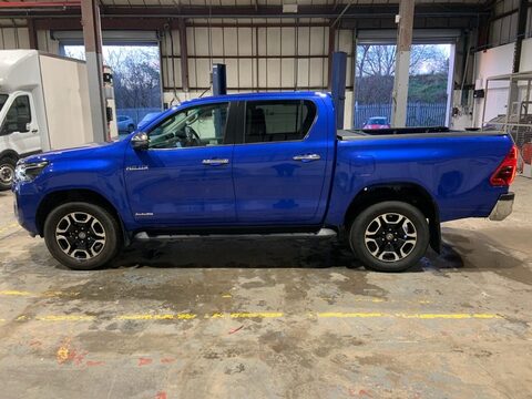 Toyota Hilux INVINCIBLE 4WD D-4D DCB 8