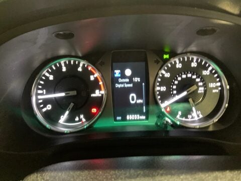 Toyota Hilux INVINCIBLE 4WD D-4D DCB 13