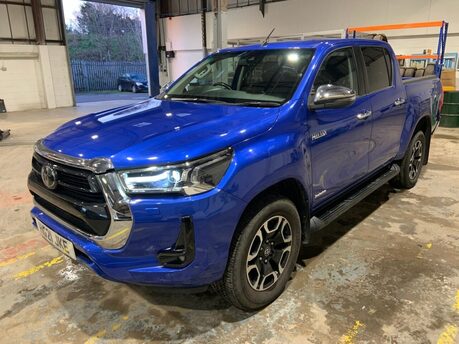 Toyota Hilux INVINCIBLE 4WD D-4D DCB