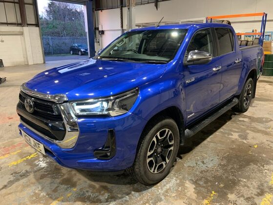 Toyota Hilux INVINCIBLE 4WD D-4D DCB