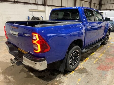 Toyota Hilux INVINCIBLE 4WD D-4D DCB 4