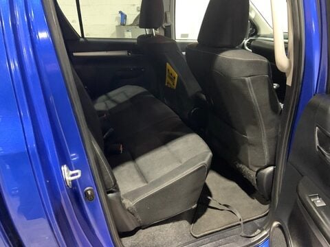 Toyota Hilux INVINCIBLE 4WD D-4D DCB 15