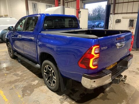 Toyota Hilux INVINCIBLE 4WD D-4D DCB 7