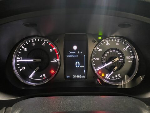 Toyota Hilux ACTIVE 4WD D-4D DCB 12