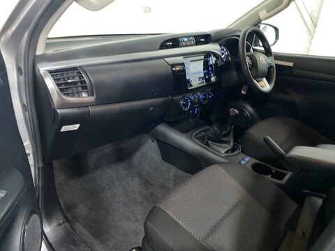 Toyota Hilux ACTIVE 4WD D-4D DCB 17