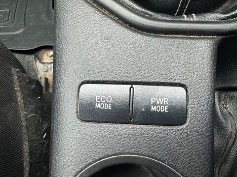 Toyota Hilux ACTIVE 4WD D-4D DCB 14