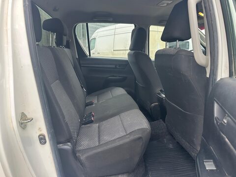 Toyota Hilux ACTIVE 4WD D-4D DCB 19