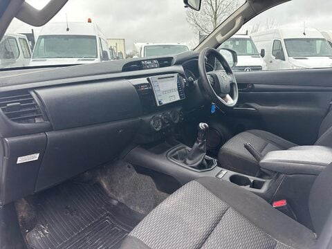 Toyota Hilux ACTIVE 4WD D-4D DCB 21