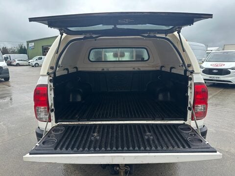 Toyota Hilux ACTIVE 4WD D-4D DCB 9