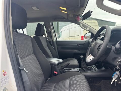 Toyota Hilux ACTIVE 4WD D-4D DCB 16