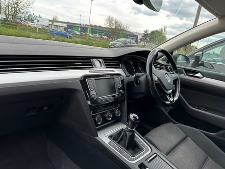 Volkswagen Passat 1.6 TDI SE BLUEMOTION TECHNOLOGY 9