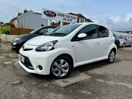 Toyota Aygo VVT-I MOVE WITH STYLE AUTOMATIC 1