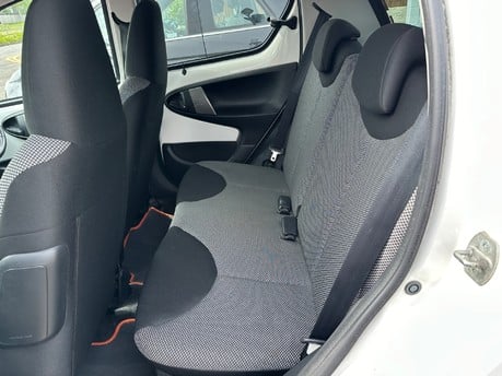 Toyota Aygo VVT-I MOVE WITH STYLE AUTOMATIC 11