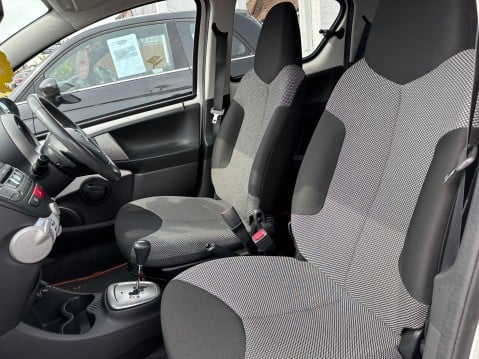 Toyota Aygo VVT-I MOVE WITH STYLE AUTOMATIC 10