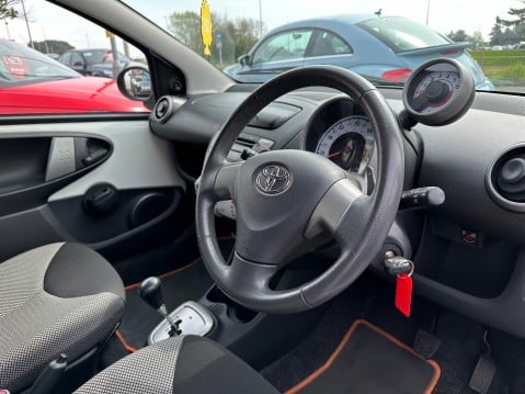 Toyota Aygo VVT-I MOVE WITH STYLE AUTOMATIC 9