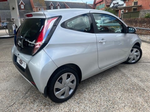 Toyota Aygo 1.0 VVT-I X-PLAY 2