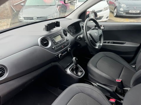 Hyundai i10 PREMIUM 11