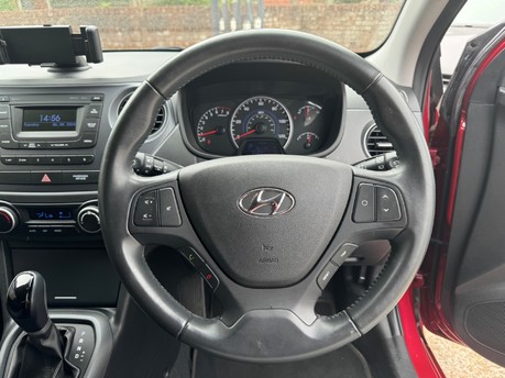 Hyundai i10 PREMIUM 13