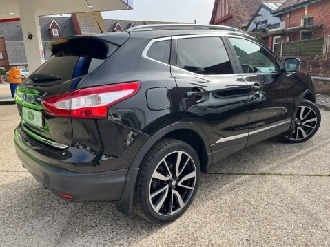 Nissan Qashqai 1.6 DCI TEKNA AUTOMATIC 2