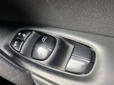 Nissan Qashqai 1.6 DCI TEKNA AUTOMATIC 29