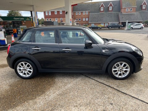 Mini Hatch 1.5 COOPER 8