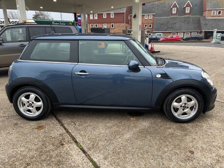 Mini Hatch 1.6 ONE D 8