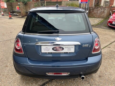 Mini Hatch 1.6 ONE D 5