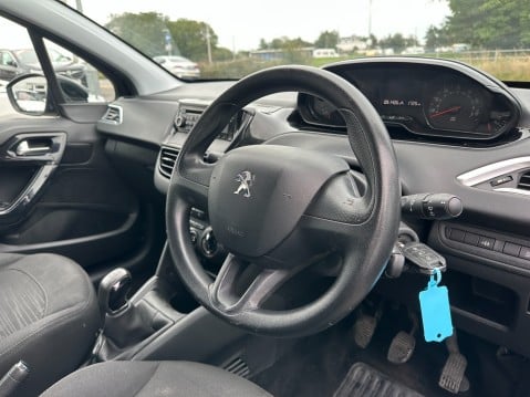 Peugeot 208 ACCESS PLUS 9