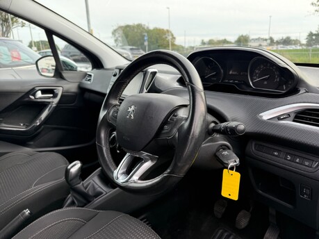 Peugeot 208 PURETECH S/S ALLURE 9