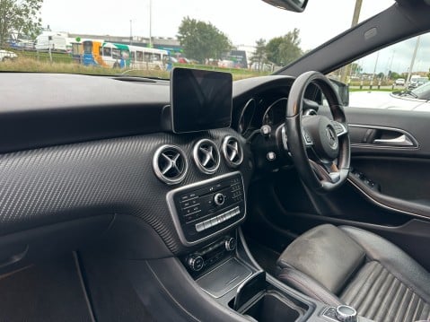 Mercedes-Benz A Class A 180 D AMG LINE PREMIUM 8