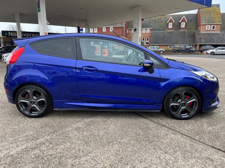 Ford Fiesta 1.6 ST-2 7