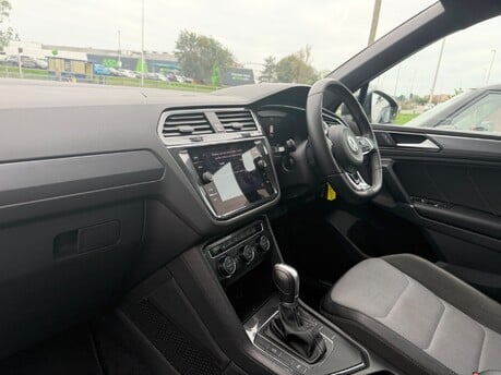 Volkswagen Tiguan R-LINE TDI BLUEMOTION TECHNOLOGY DSG 10