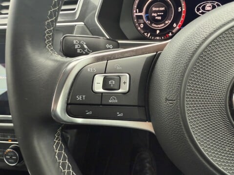 Volkswagen Tiguan R-LINE TDI BLUEMOTION TECHNOLOGY DSG 26