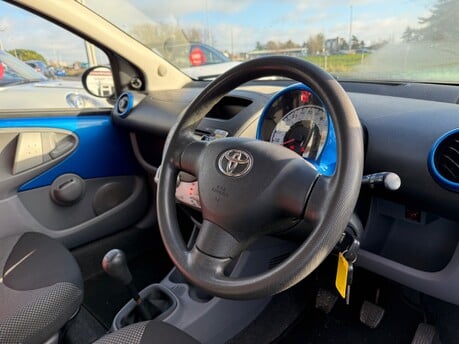 Toyota Aygo BLUE VVT-I 8