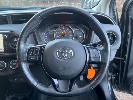 Toyota Yaris 1.33 VVT-I SPORT 11