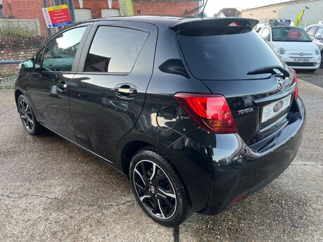 Toyota Yaris 1.33 VVT-I SPORT 9