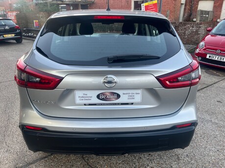 Nissan Qashqai ACENTA DIG-T XTRONIC 5