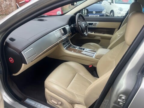 Jaguar XF D PREMIUM LUXURY 3