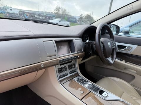 Jaguar XF D PREMIUM LUXURY 8